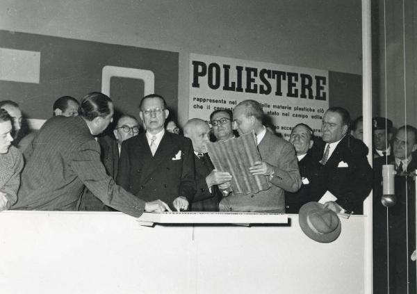 Fiera di Milano - Campionaria 1952 - Visita del presidente del consiglio Alcide De Gasperi in occasione della inaugurazione