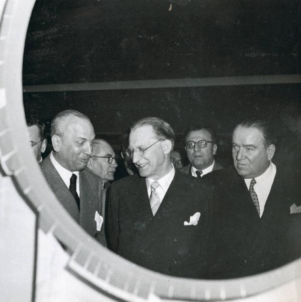 Fiera di Milano - Campionaria 1952 - Visita del presidente del consiglio Alcide De Gasperi in occasione della inaugurazione