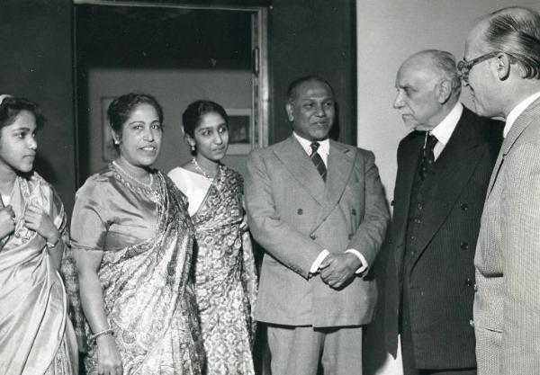 Fiera di Milano - Campionaria 1952 - Visita dell'ambasciatore di Ceylon Gunewardene