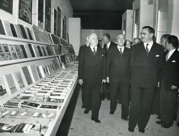 Fiera di Milano - Campionaria 1952 - Visita di personalità francesi in occasione della manifestazione d'amicizia italo-francese