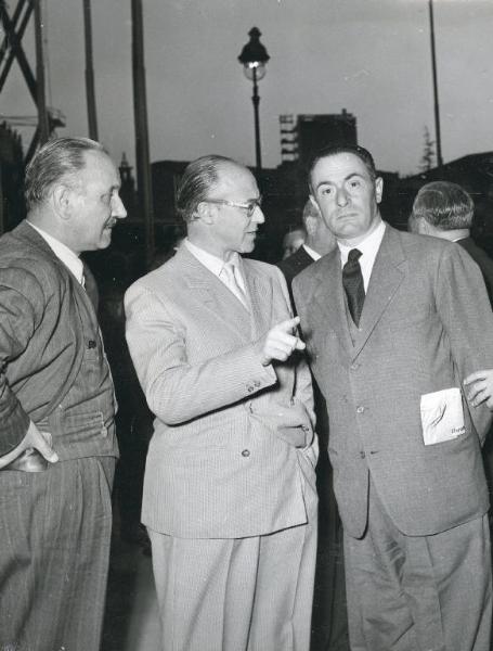 Fiera di Milano - Campionaria 1952 - Visita dell'onorevole Enrico Mattei e del prof. Fadeschini