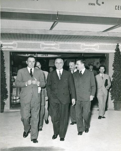 Fiera di Milano - Campionaria 1952 - Visita del ministro dell'industria e del commercio Pietro Campilli