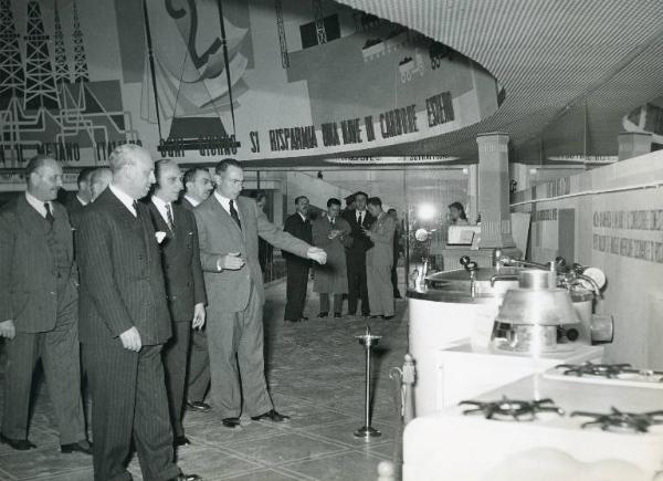 Fiera di Milano - Campionaria 1952 - Visita del ministro dell'industria e del commercio Pietro Campilli