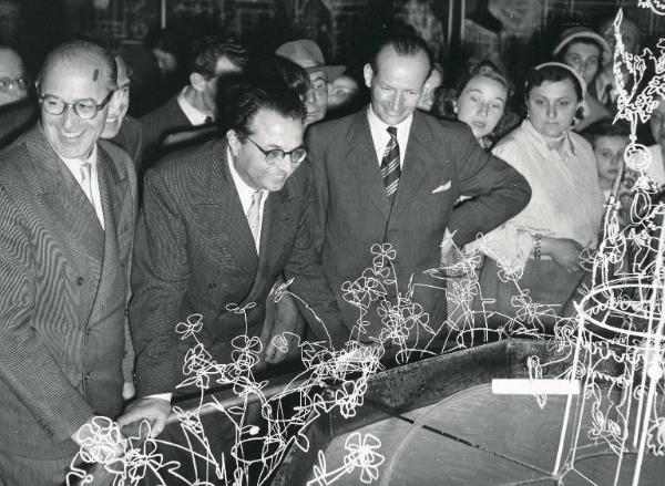 Fiera di Milano - Campionaria 1952 - Visita del ministro del commercio estero Ugo La Malfa