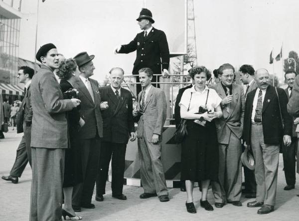 Fiera di Milano - Campionaria 1952 - Visitatori - Vigile