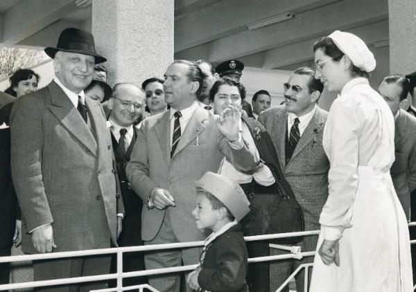 Fiera di Milano - Campionaria 1952 - Visita del presidente del Senato Enrico De Nicola