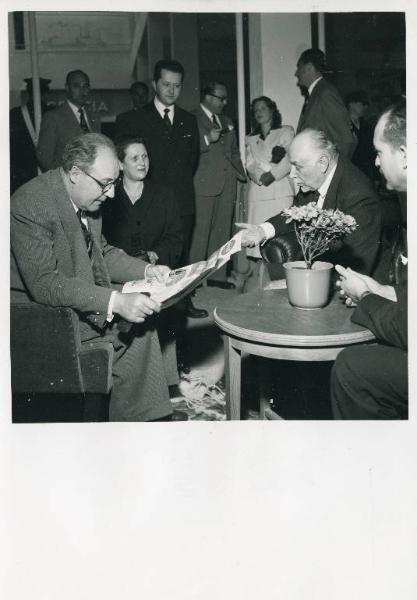 Fiera di Milano - Campionaria 1952 - Visita dell'onorevole Giuseppe Saragat