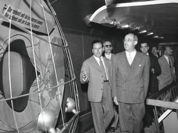 Fiera di Milano - Campionaria 1952 - Visita del sottosegretario al Ministero degli affari esteri Francesco Maria Dominedò