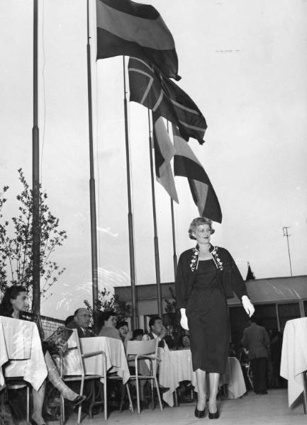 Fiera di Milano - Campionaria 1952 - Palazzo delle nazioni - Sfilata di moda