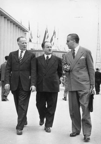 Fiera di Milano - Campionaria 1952 - Visita del ministro del lavoro e della previdenza sociale Achille Marazza