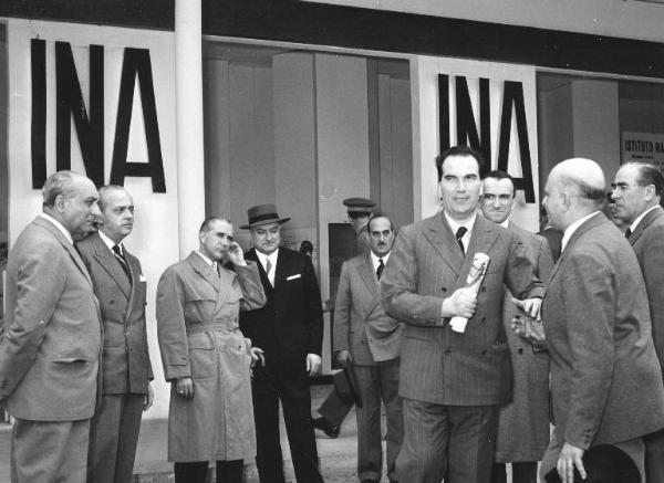 Fiera di Milano - Campionaria 1952 - Visita di dirigenti dell'INA (Istituto nazionale assicurazioni)