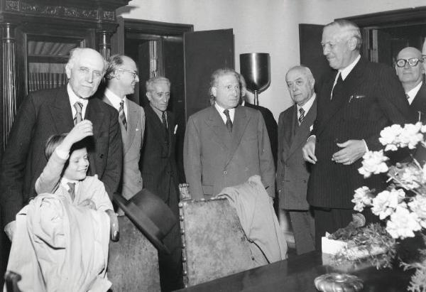 Fiera di Milano - Campionaria 1952 - Visita dell'ambasciatore inglese Victor Mallet