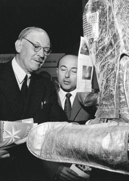 Fiera di Milano - Campionaria 1952 - Visita dell'ambasciatore inglese Victor Mallet