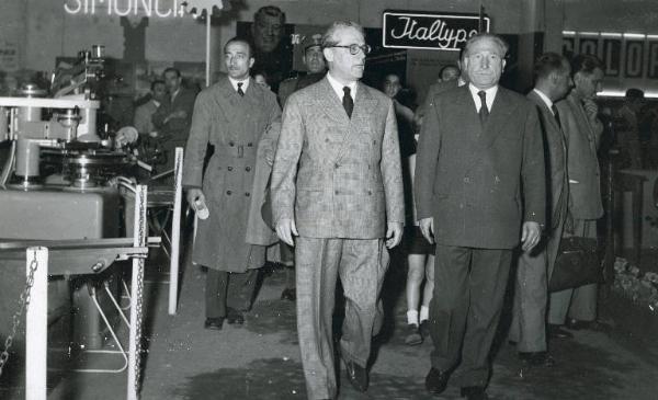 Fiera di Milano - Campionaria 1952 - Visita del presidente della Camera dei deputati Giovanni Gronchi