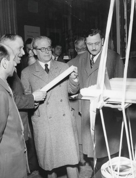 Fiera di Milano - Campionaria 1952 - Visita del presidente della Camera dei deputati Giovanni Gronchi