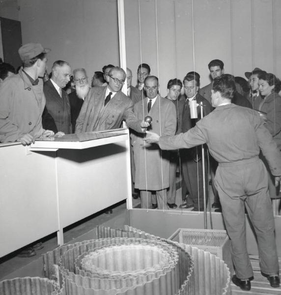 Fiera di Milano - Campionaria 1952 - Visita del presidente della Camera dei deputati Giovanni Gronchi