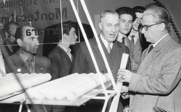 Fiera di Milano - Campionaria 1952 - Visita del presidente della Camera dei deputati Giovanni Gronchi