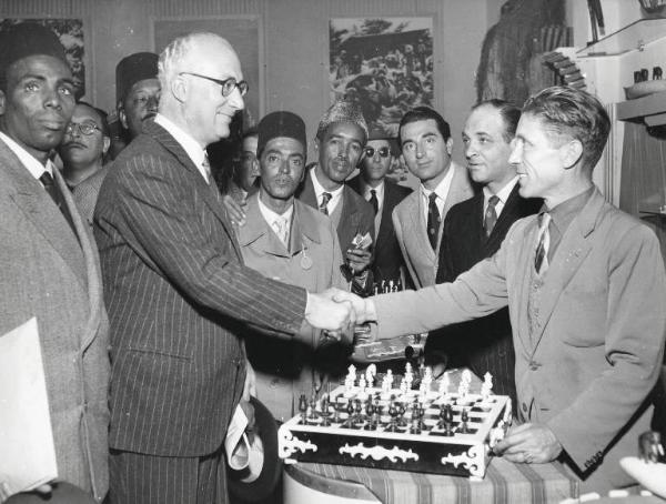 Fiera di Milano - Campionaria 1952 - Visita del governatore della Somalia Giovanni Fornari