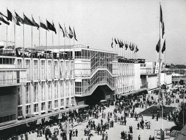 Fiera di Milano - Campionaria 1952 - Palazzo delle nazioni - Veduta esterna