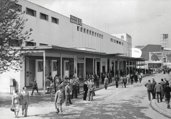 Fiera di Milano - Campionaria 1952 - Viale dell'arte