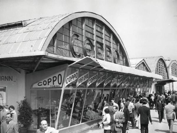 Fiera di Milano - Campionaria 1952 - Padiglione delle macchine da cucire e per maglieria - Veduta esterna