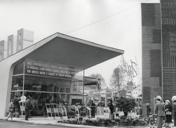 Fiera di Milano - Campionaria 1952 - Settore dell'edilizia - Chiosco della RDB (Rizzi Donelli Breviglieri)