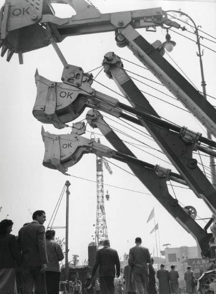 Fiera di Milano - Campionaria 1952 - Viale del lavoro