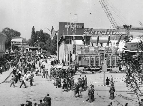 Fiera di Milano - Campionaria 1952 - Viale della meccanica