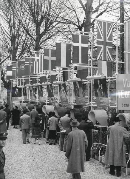 Fiera di Milano - Campionaria 1952 - Carovana della pace