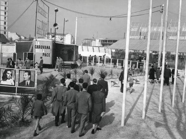 Fiera di Milano - Campionaria 1952 - Carovana della pace