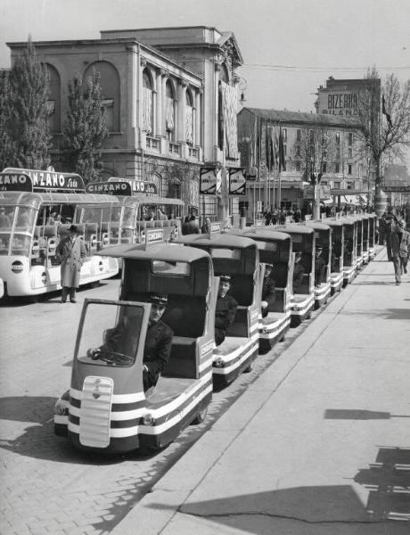 Fiera di Milano - Campionaria 1952 - Autoveicoli Cinzano