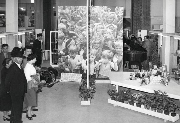 Fiera di Milano - Campionaria 1952 - Palazzo delle nazioni - Mostra ufficiale della Cecoslovacchia