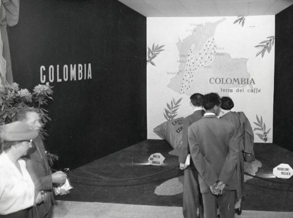 Fiera di Milano - Campionaria 1952 - Palazzo delle nazioni - Mostra ufficiale della Colombia