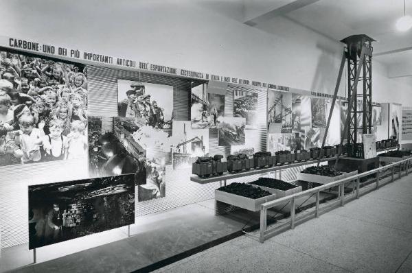 Fiera di Milano - Campionaria 1952 - Palazzo delle nazioni - Mostra ufficiale della Cecoslovacchia