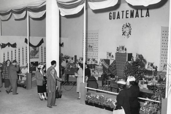 Fiera di Milano - Campionaria 1952 - Palazzo delle nazioni - Mostra ufficiale del Guatemala