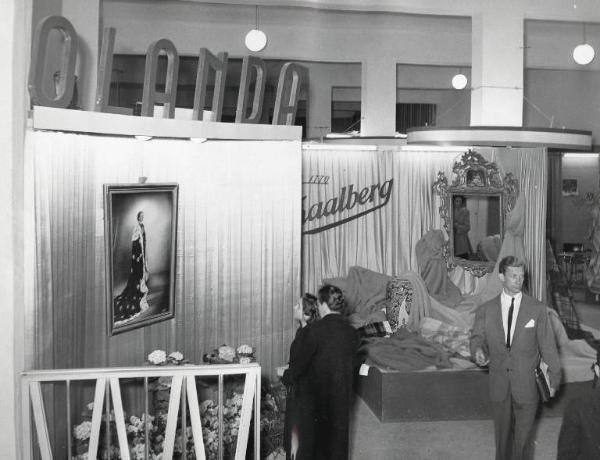 Fiera di Milano - Campionaria 1952 - Palazzo delle nazioni - Mostra ufficiale dell'Olanda