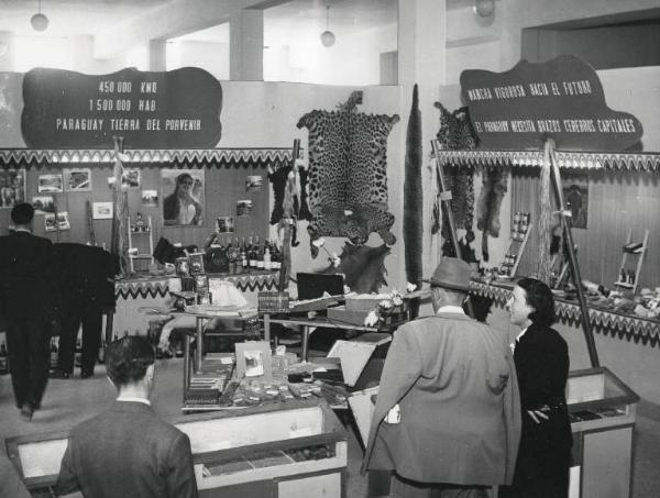 Fiera di Milano - Campionaria 1952 - Palazzo delle nazioni - Mostra ufficiale del Paraguay - Prodotti tipici