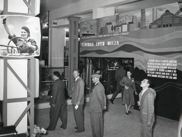 Fiera di Milano - Campionaria 1952 - Palazzo delle nazioni - Mostra ufficiale della Polonia