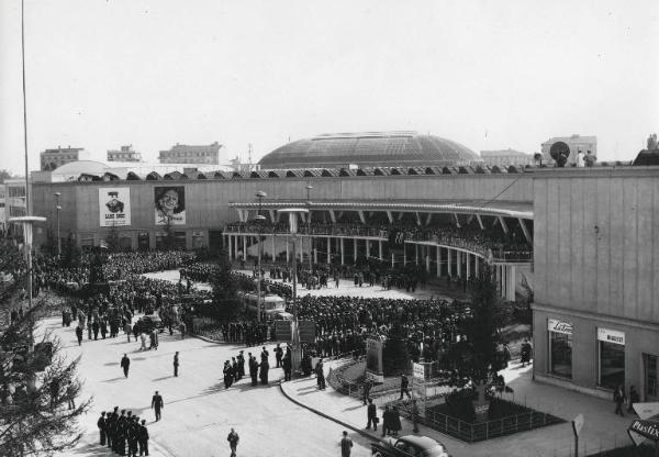 Fiera di Milano - Campionaria 1953 - Visita del presidente della Repubblica Luigi Einaudi in occasione della inaugurazione