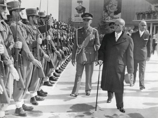 Fiera di Milano - Campionaria 1953 - Visita del presidente della Repubblica Luigi Einaudi in occasione della inaugurazione