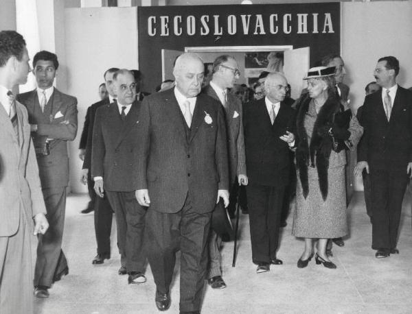 Fiera di Milano - Campionaria 1953 - Visita del presidente della Repubblica Luigi Einaudi in occasione della inaugurazione