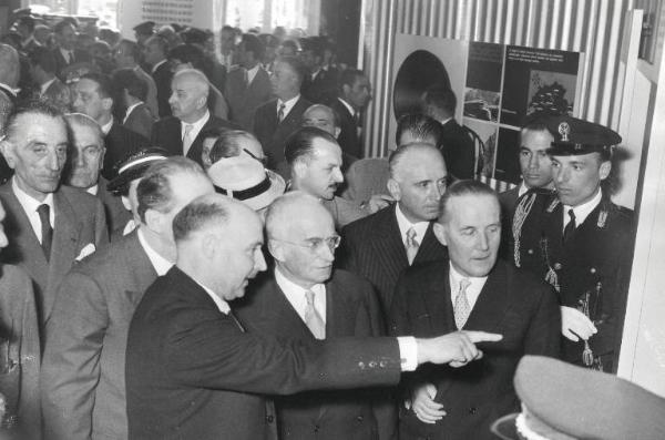 Fiera di Milano - Campionaria 1953 - Visita del presidente della Repubblica Luigi Einaudi in occasione della inaugurazione