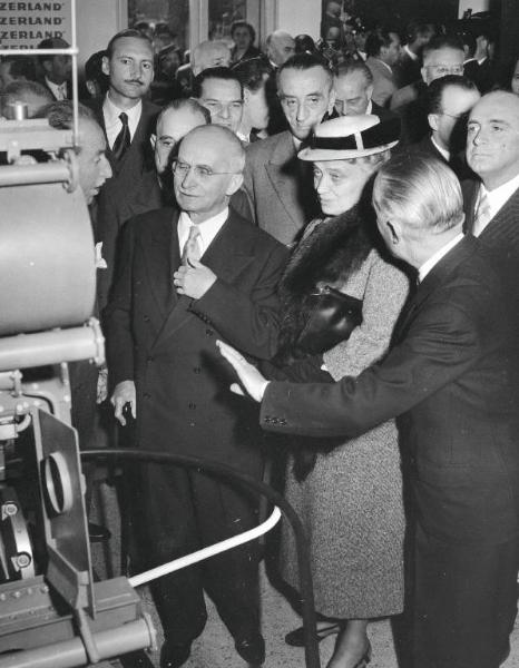 Fiera di Milano - Campionaria 1953 - Visita del presidente della Repubblica Luigi Einaudi in occasione della inaugurazione