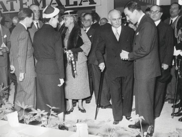 Fiera di Milano - Campionaria 1953 - Visita del presidente della Repubblica Luigi Einaudi in occasione della inaugurazione