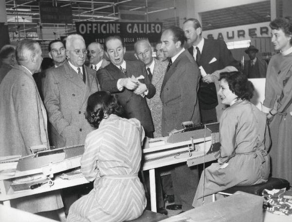 Fiera di Milano - Campionaria 1953 - Visita del ministro della Confederazione elvetica Enrico Celio e altre autorità svizzere