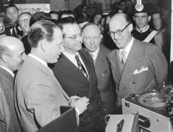 Fiera di Milano - Campionaria 1953 - Visita del ministro del commercio estero Ugo La Malfa