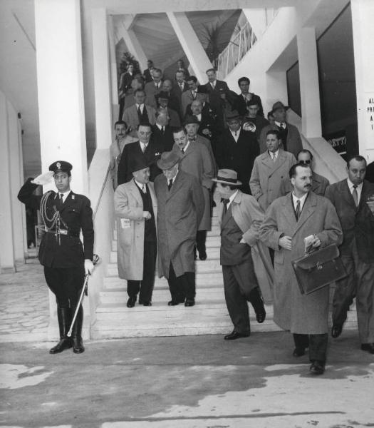 Fiera di Milano - Campionaria 1953 - Visita di un gruppo di ambasciatori in occasione della Giornata delle nazioni