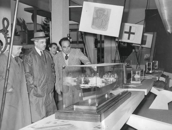 Fiera di Milano - Campionaria 1953 - Visita del presidente della Confindustria (Confederazione generale dell'industria italiana) Angelo Costa