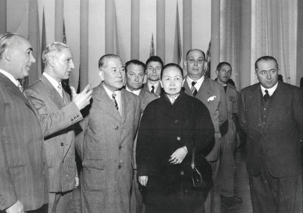 Fiera di Milano - Campionaria 1953 - Visita di una delegazione del Vietnam