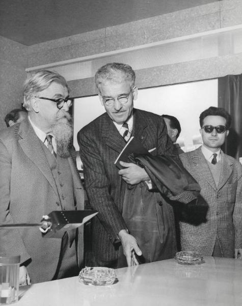 Fiera di Milano - Campionaria 1953 - Visita del prof. Gustavo Colonnetti, presidente del Consiglio nazionale delle ricerche